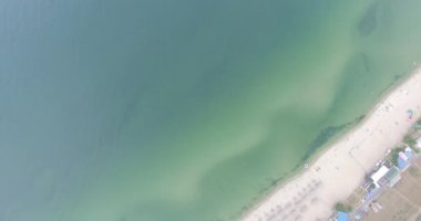 Hava dron Birdseye güzel aqua mavi deniz ateş