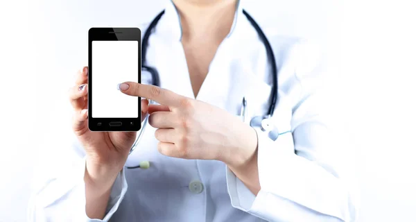 Doktor boş cep telefonu gösterilen stetoskop ile beyaz ceket.