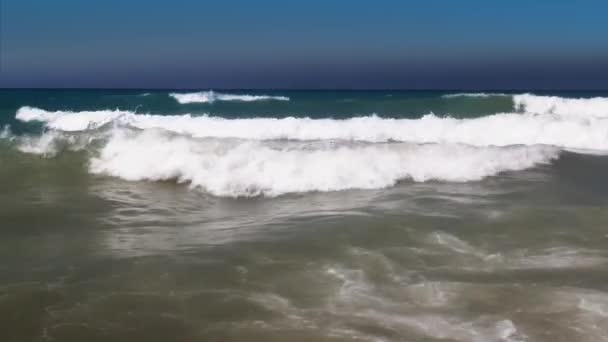 Schöner Sonnenuntergang am Strand erstaunliche Farben Meer — Stockvideo