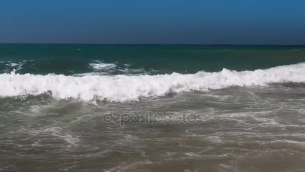 Kék óceán hullám kapok csöves — Stock videók