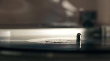 Bir vinil plak vintage bir pikap 4 k üzerinde bir closeup çekim.