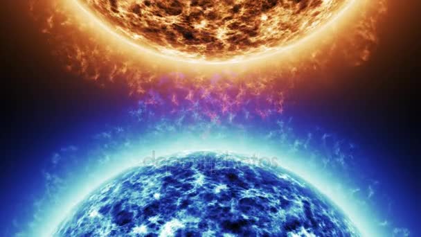 Синяя звезда против красной звезды. Поверхность Красного Солнца с солнечными вспышками против Голубого солнца изолирована на черном. Высокореалистичная поверхность солнца с пространством для текста или логотипа — стоковое видео