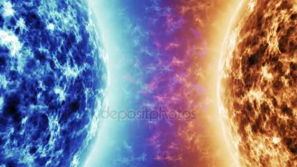 Blauer Stern gegen roter Stern. rote Sonnenoberfläche mit Sonneneruptionen gegen blaue Sonne isoliert auf schwarz. hochrealistische Sonnenoberfläche mit Platz für Text oder Logo — Stockvideo