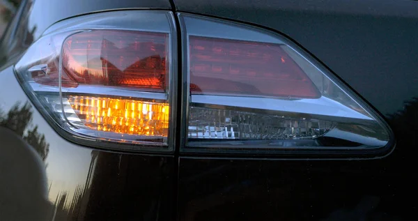 Arabada akşam stop lambası. Modern araba iç