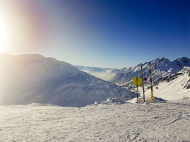 Gün batımı Ischgl Avusturya Kayak Merkezi. Ischgl Panorama Alpleri Avusturya Kayak tesisi