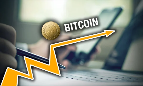 Sürpriz bir iş adamı. İş ok grafik Bitcoin büyüme.