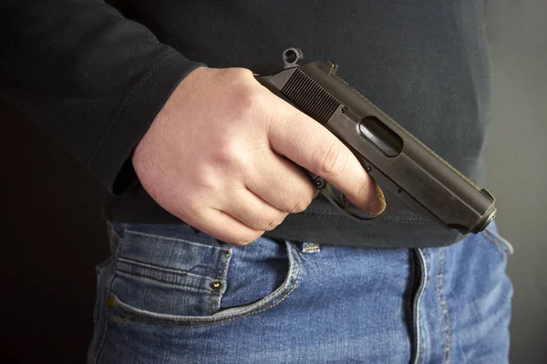 Der Mann Versteckte Die Waffe Hinter Ihrem Rücken Raub Verbrechen — Stockfoto