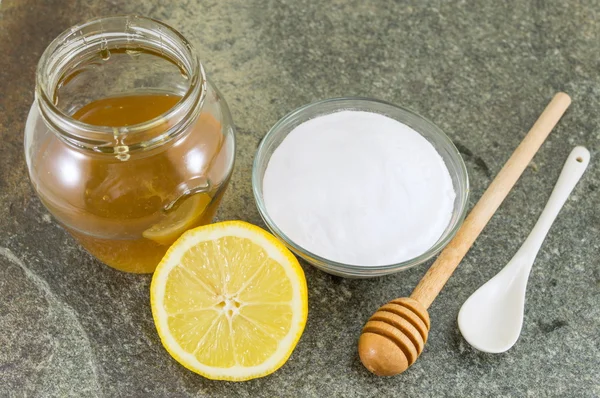 Baking soda, lemon and honey — Stock Photo, Image