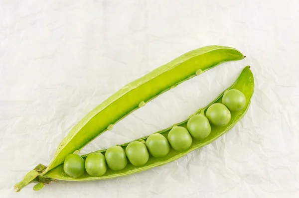 Verse rauwe biologische erwten klaar voor koken — Stockfoto