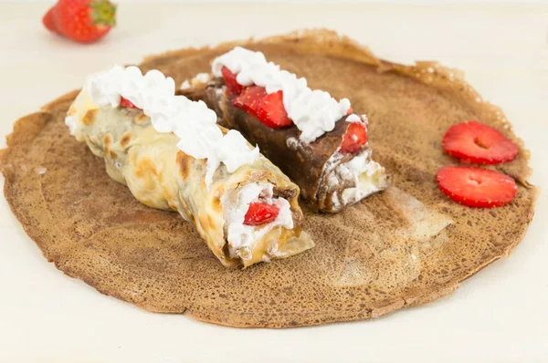 Crepes al cioccolato alla fragola — Foto Stock