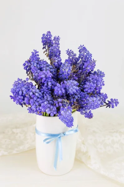 Bluebell flores buquê em um vaso — Fotografia de Stock