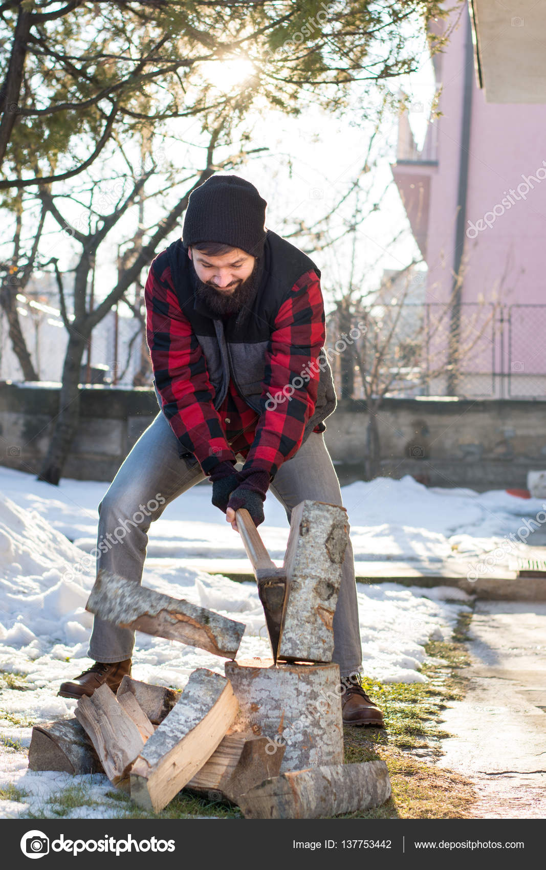 Мальчика рубят