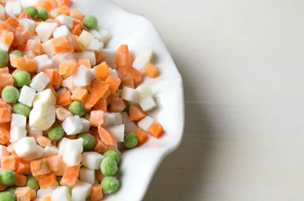 Verduras congeladas en un plato —  Fotos de Stock