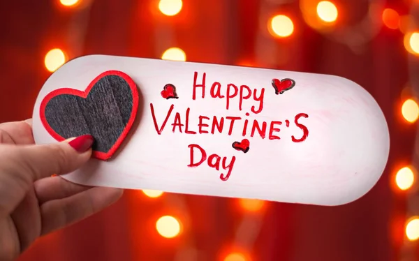 Mano che tiene la carta Buon San Valentino — Foto Stock