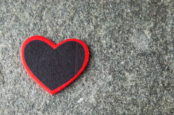 Forma de corazón sobre fondo de piedra — Foto de Stock