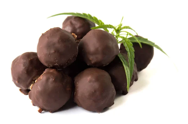 Truffes au chocolat avec marijuana — Photo