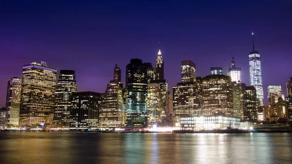 Beroemde Manhattan eiland stadsgezicht in New York — Stockfoto