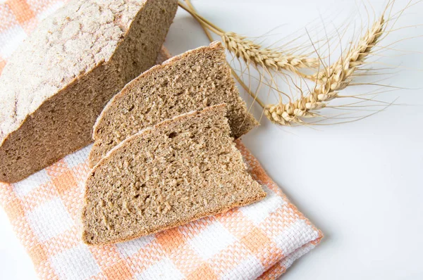 Home baked rye bread slices — Stock Photo, Image