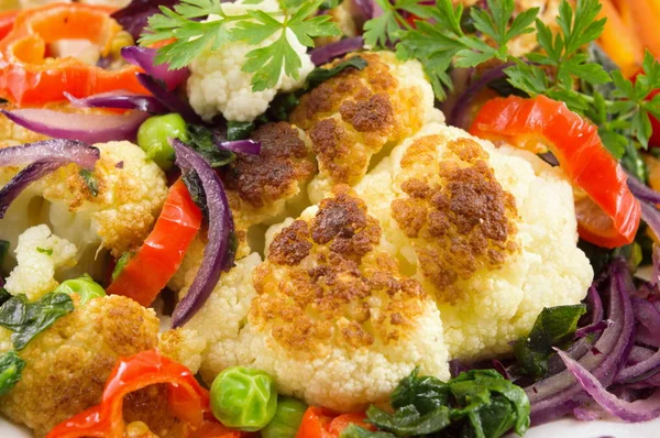 Fried cauliflower and mixed vegetables — Stock Photo, Image