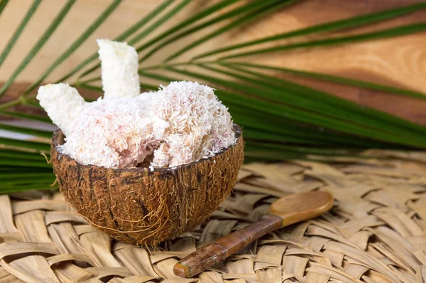 Lody owocowe w orzecha kokosowego — Zdjęcie stockowe
