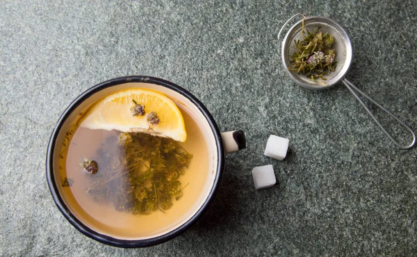 Wild thyme herbal tea with lemon — Stock Photo, Image
