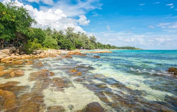 Stenig strand på ön koh Samet i Thailand — Stockfoto