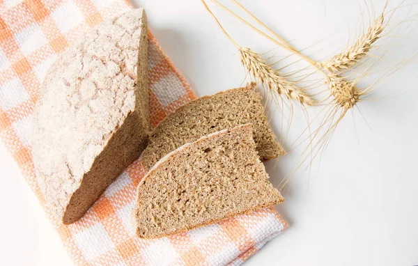 Home baked rye bread slices — Stock Photo, Image