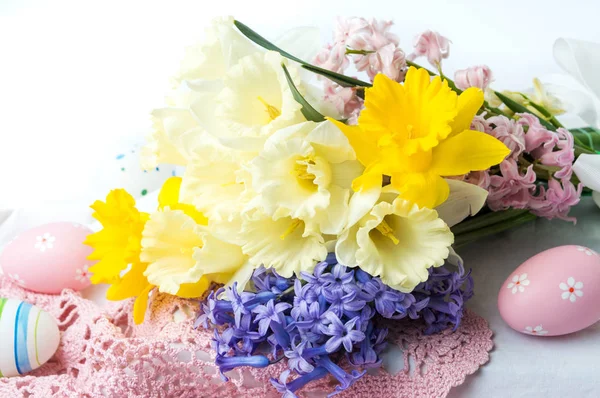 Spring flowers bouquet and Easter eggs Royalty Free Stock Images