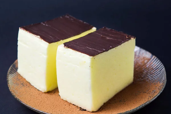 Vaječný krém sladký koláč s čokoládou — Stock fotografie