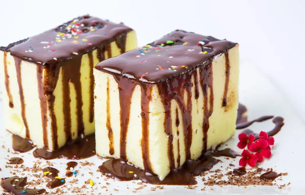 Eiercreme süße Torte mit Schokolade — Stockfoto