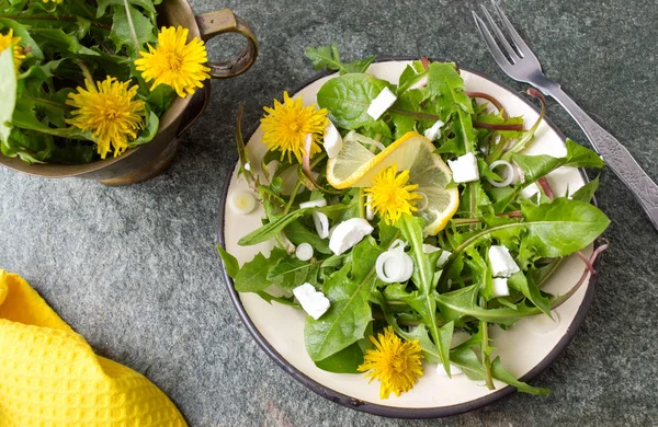 Dandelion salad with onions and cheese — Stock Photo, Image