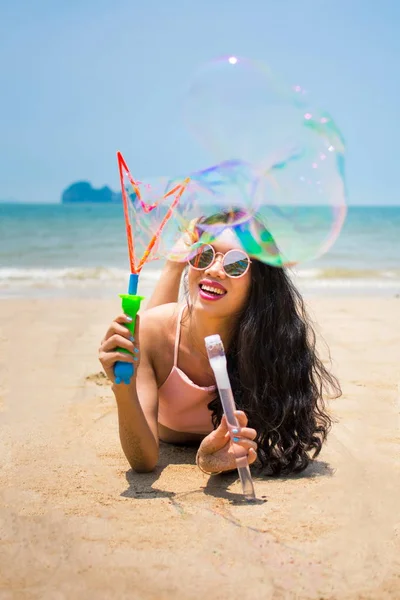 Girl making soap bubbles on the beach — Stock Photo, Image