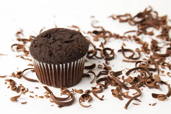 Bolo de chocolate com pedaços triturados — Fotografia de Stock