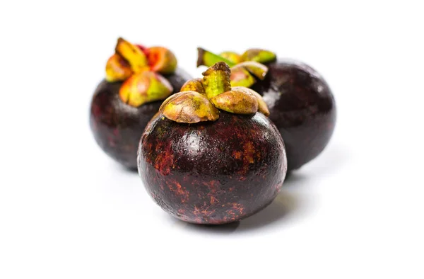 Μωβ mangosteen απομονωθεί σε λευκό τροπικά φρούτα — Φωτογραφία Αρχείου