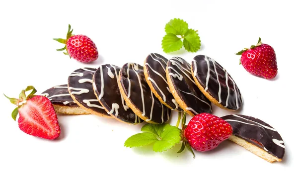 Biscuits aux fraises et fruits isolés — Photo