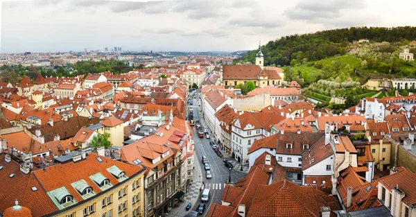 Paisaje urbano de Praga con arquitectura Chech característica — Foto de Stock
