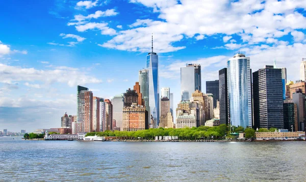 New York, Verenigde Staten. Lower Manhattan skyline view met stedelijke architect — Stockfoto