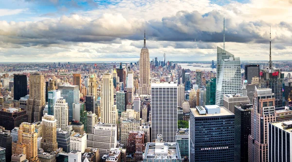 New York, Verenigde Staten - 8 mei 2017: Manhattan skyline panoramisch bekijken wi — Stockfoto