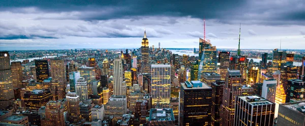 New York, Verenigde Staten - 8 mei 2017: Manhattan skyline panoramisch bekijken wi — Stockfoto