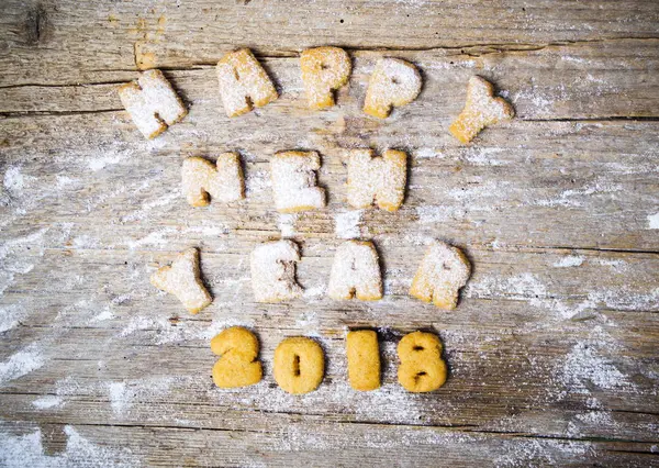 Ευτυχισμένο το νέο έτος σημείωμα γραμμένο με μπισκότα — Φωτογραφία Αρχείου