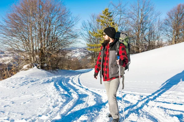 Bearded male hiker on a snowy mountain — Stock Photo, Image