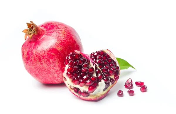 Fruto de granada aislado en blanco — Foto de Stock