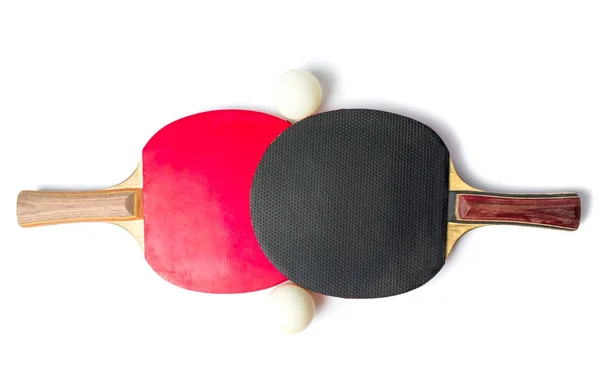 Raquetas de tenis de mesa y una pelota aislada — Foto de Stock