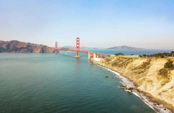 Puerta de oro puente vista aérea — Foto de Stock