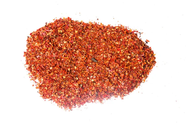 Rode paprika poeder op een stapel geïsoleerd — Stockfoto