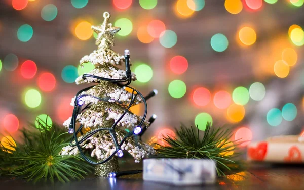 Decoraciones navideñas contra fondo festivo —  Fotos de Stock