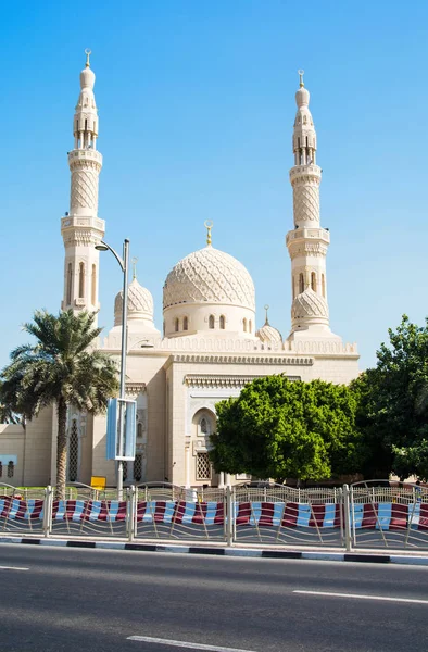 Mešita Jumeirah v Dubaji, Spojené arabské emiráty — Stock fotografie
