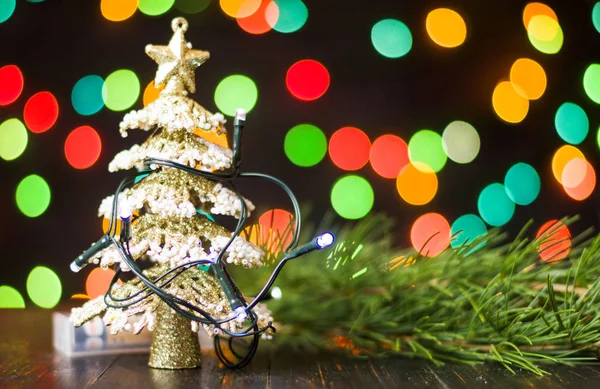 Decoraciones navideñas contra fondo festivo —  Fotos de Stock