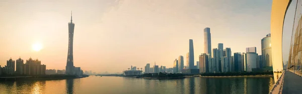 广州现代城市日落全景 — 图库照片