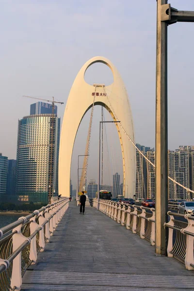 広州, 中国 - 2018 年 1 月 3 日: 広州花城橋 pedes — ストック写真